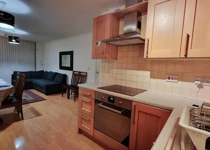 Entire Home In East London E3 Near Bromley By Bow Station