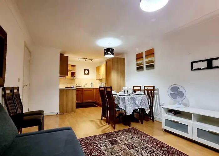 Entire Home In East London E3 Near Bromley By Bow Station